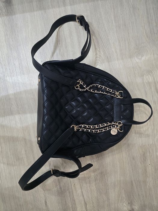 Черна раница Guess