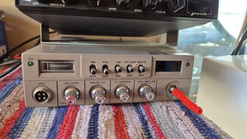se vinde Statie CB Avanti Grande 45W cu amplificator  KL203 de 100w fm si 200ssb