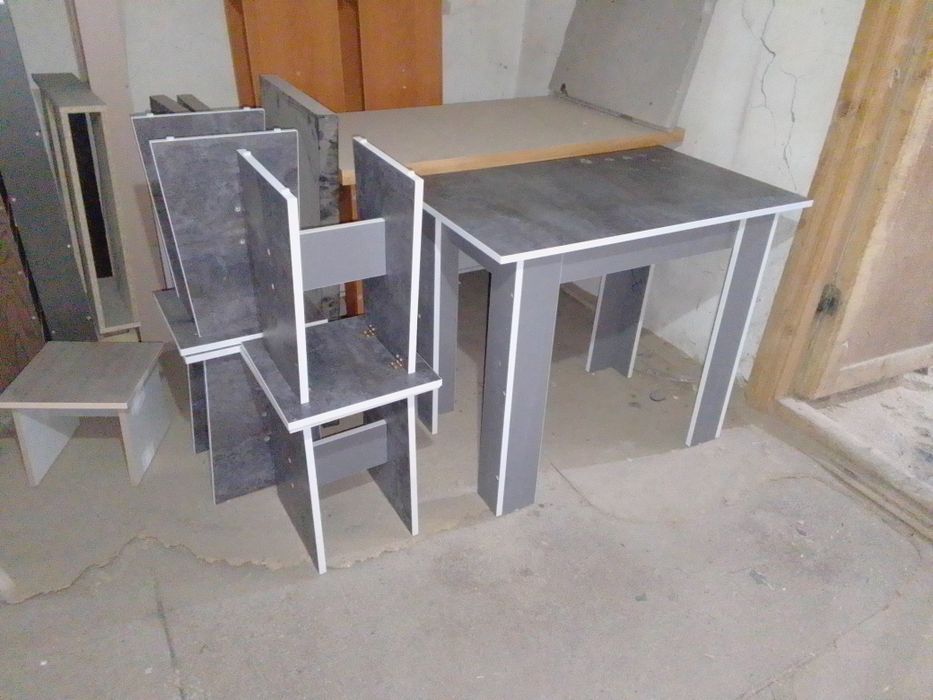 Продам стол новый