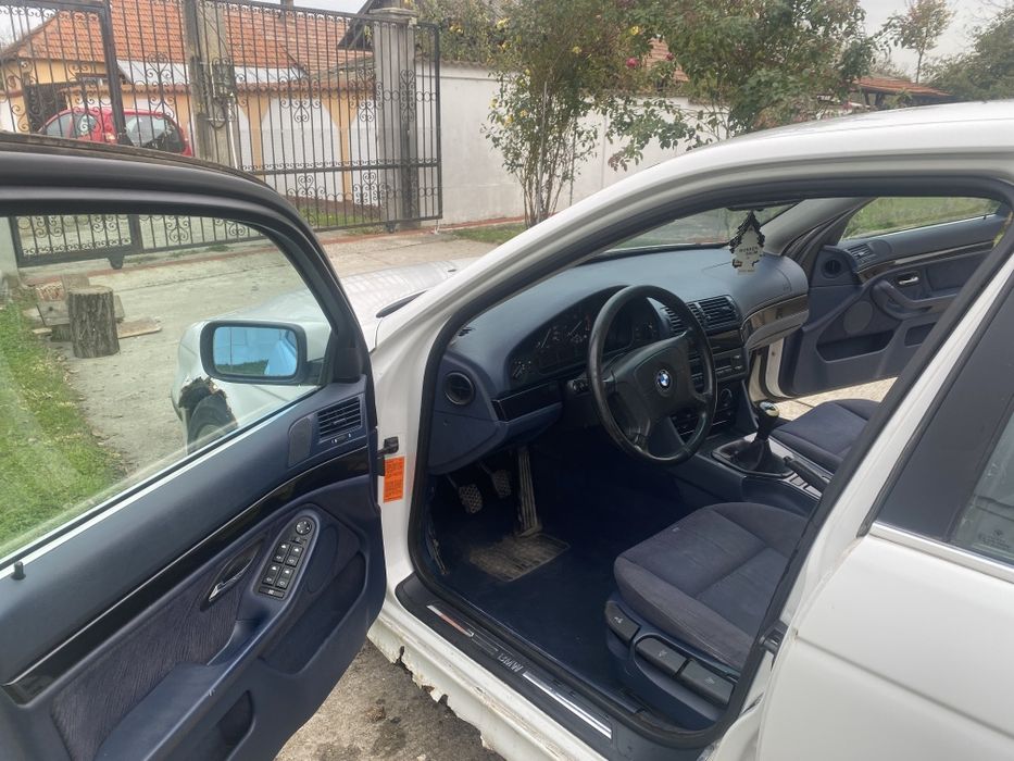 BMW 520d 136cp pentru piese (interior mov + piano black)