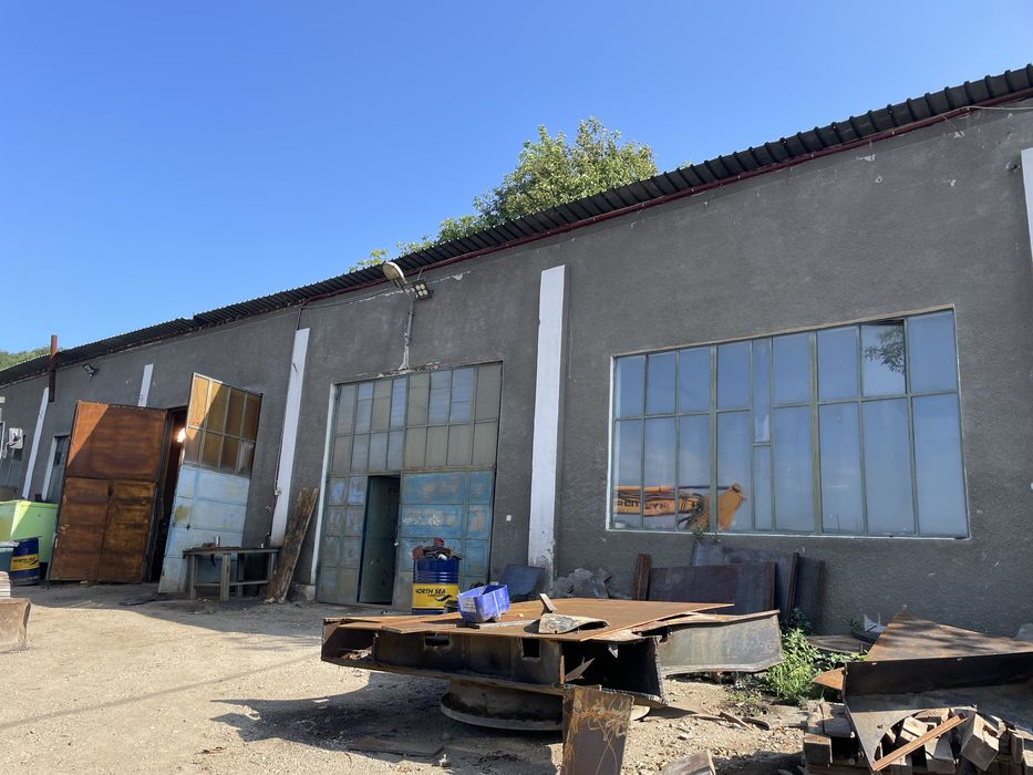 Spațiu industrial compus din platforma depozitare, hale si birouri