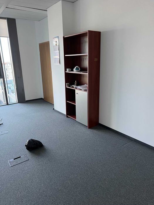 Даваме безплатно офисна мебел