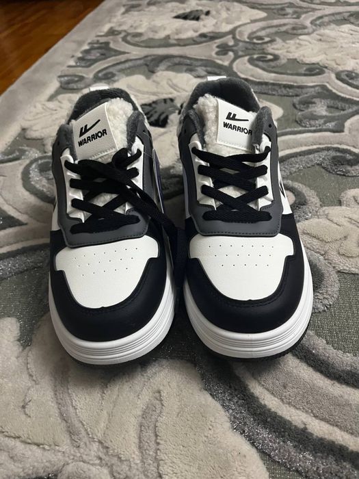 Продаются новые утеплённые кроссовки, размер 40–41.