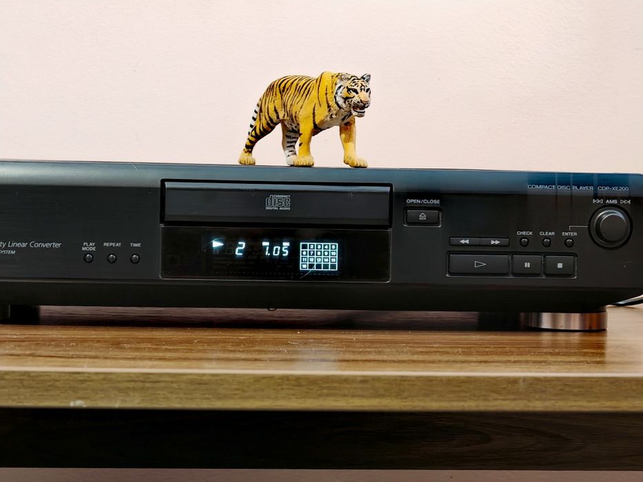 Sony CDP-XE200. Cd player. Date tehnice mari. Preț fix !