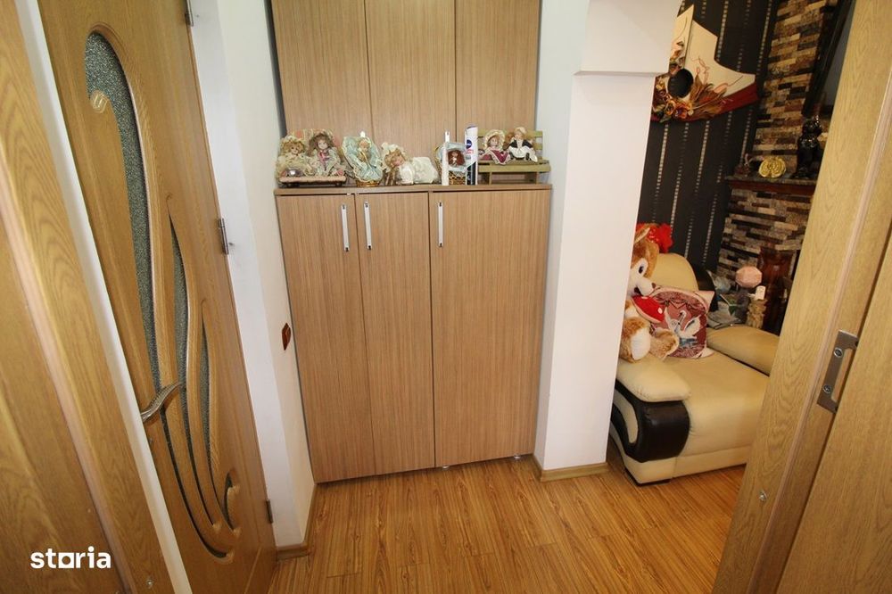 Vând apartament 2 camere în Hunedoara, zona Micro4-Stadion, 46mp
