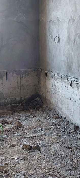 Продаётся участок 6 соток в 19 квартале г. Гулистан.Дом 6ти комнатный.