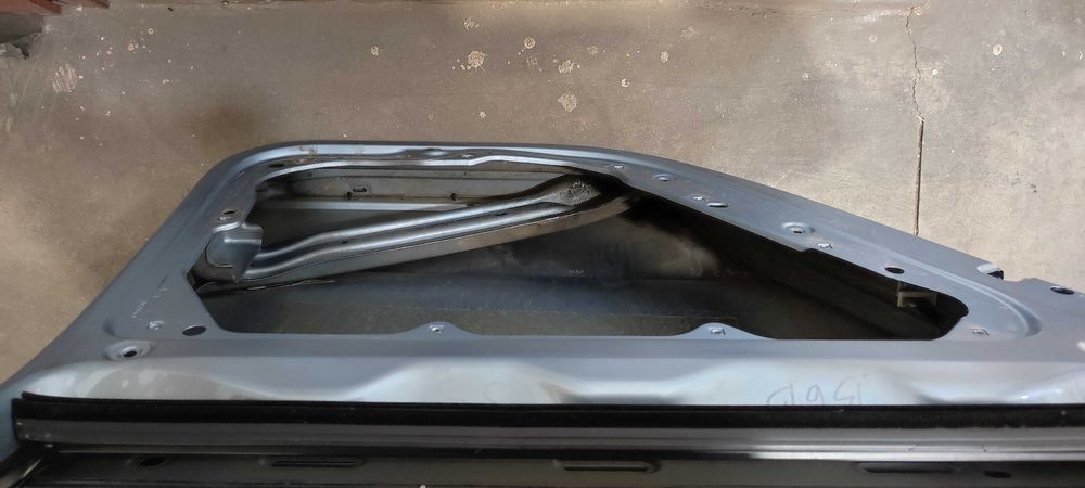 Usa spate stanga cu defect volkswagen vw passat b6 break culoare LB5M