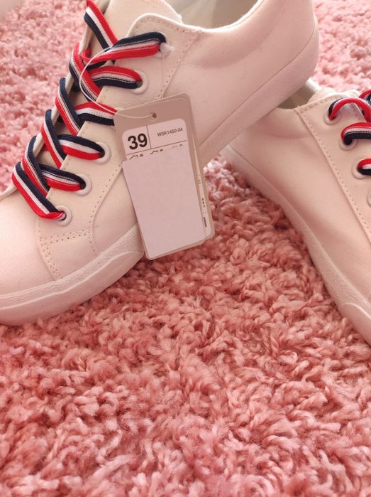 Дамски сникърси нови!