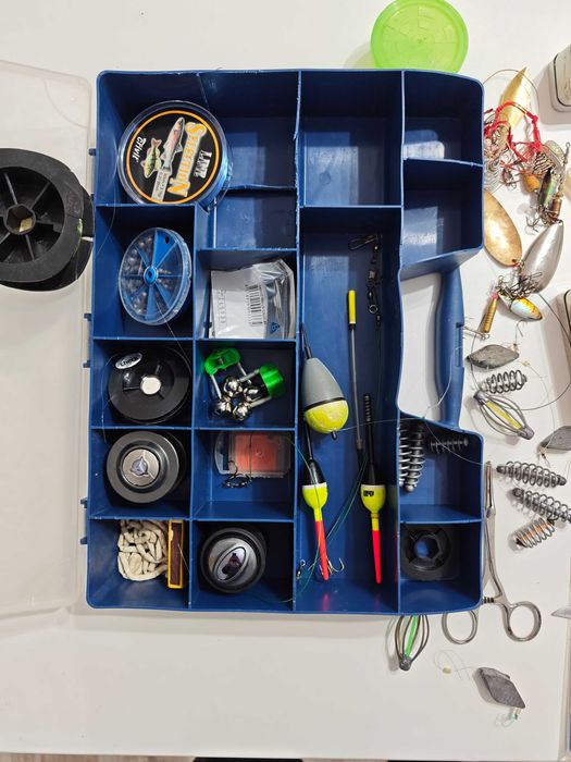 Trusă completă de pescuit – lansete, mulinete, accesorii