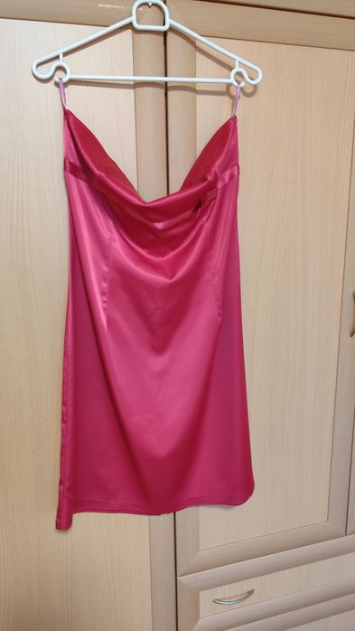 Розова рокля без ръкави