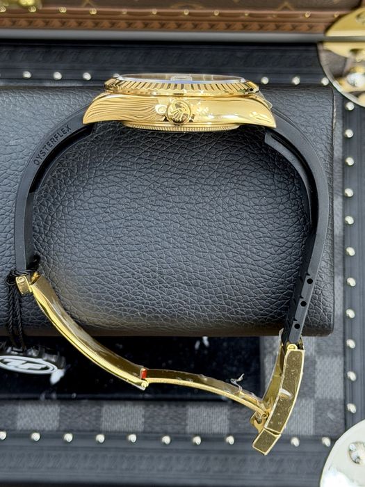 Rolex Sky-Dweller Rubber Gold 18k