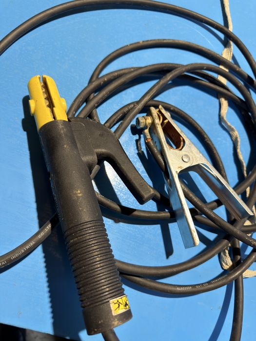 Aparat de sudura marca ESAB ROGUE ES 180i