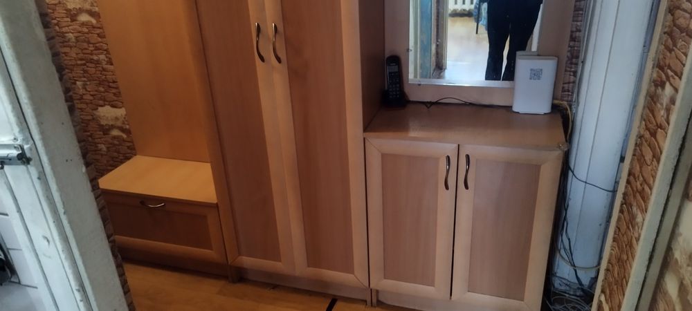 Отдам прихожую в коридор