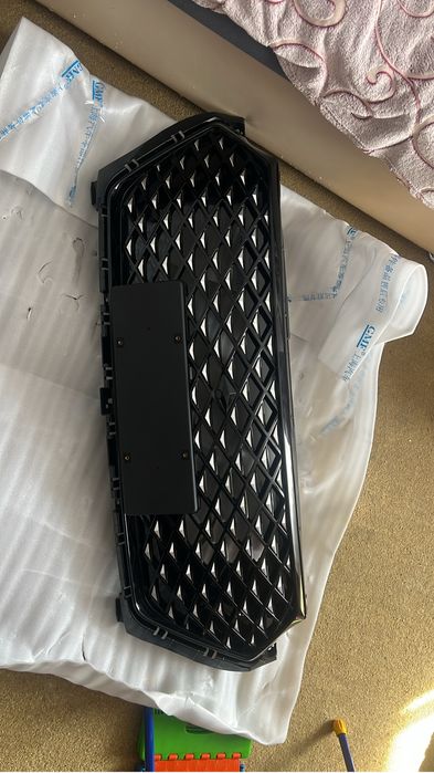 Продам решетку радиатора Omoda s5