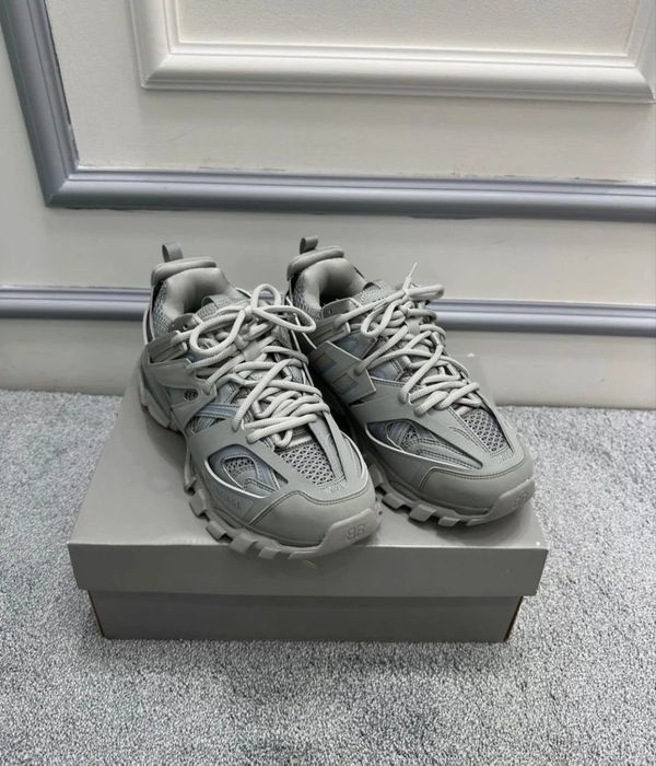 Сникърси Balenciaga  номер 36 -45

НАЛИЧНИ НОМЕРА: 35/ 36 /