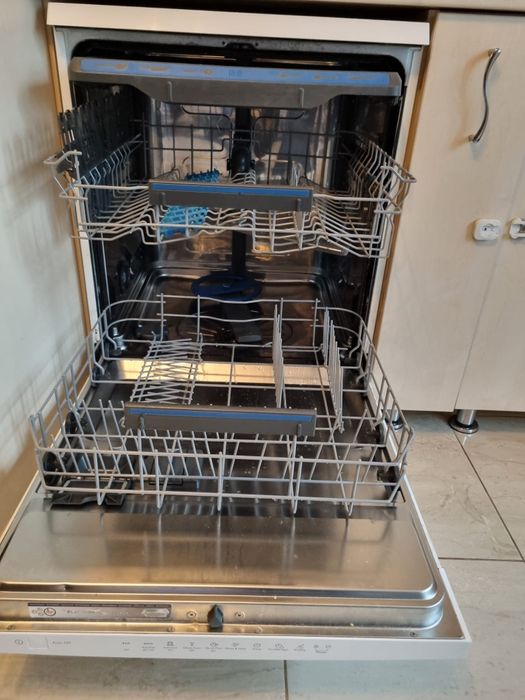 Frigider Arctic și masina de spalat vase Electrolux, Iași.