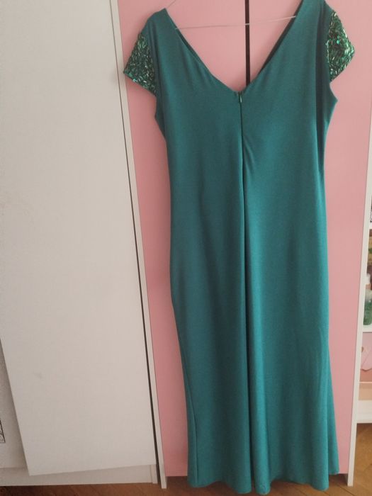 Чисто нова официална рокля