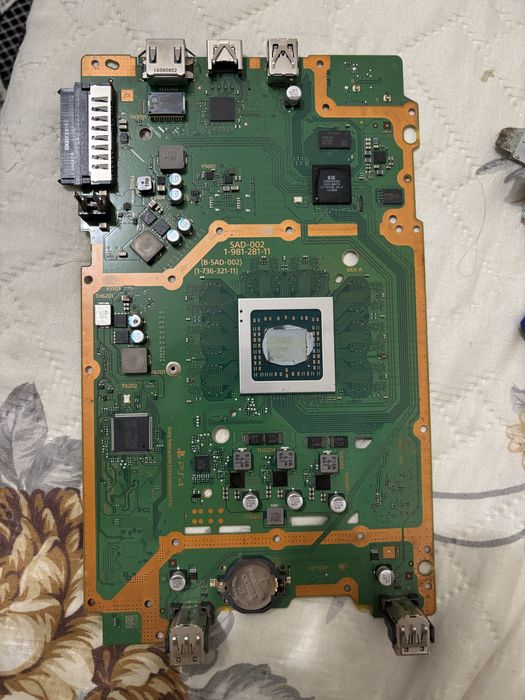 Ps4 Slim на части или цял разглобен