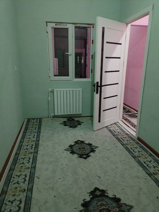 Срочно сотилади Хонобод авену дан квартира 41 кв  2 хона килинган.