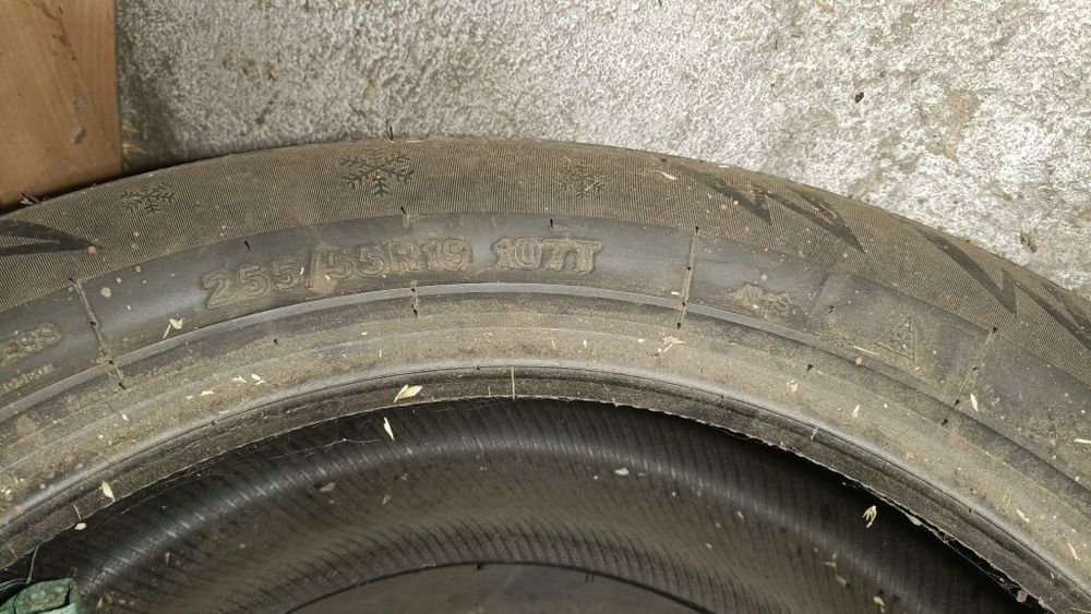 Продам шины на 19