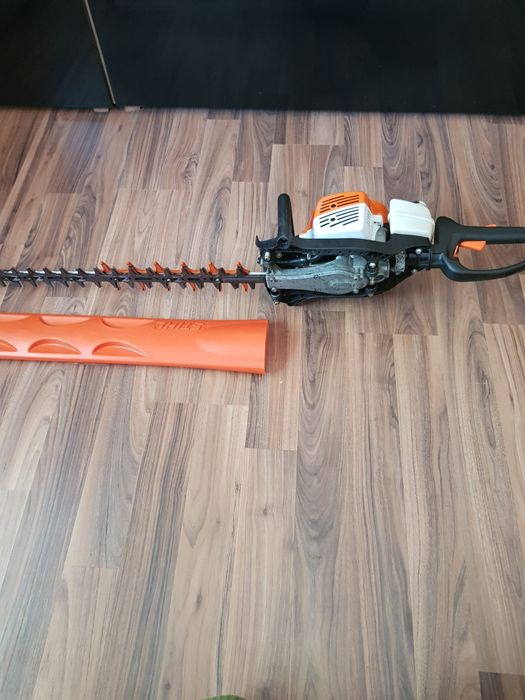 Stihl HS 82 R,foarfecă de tuns gard viuimpecabilă.