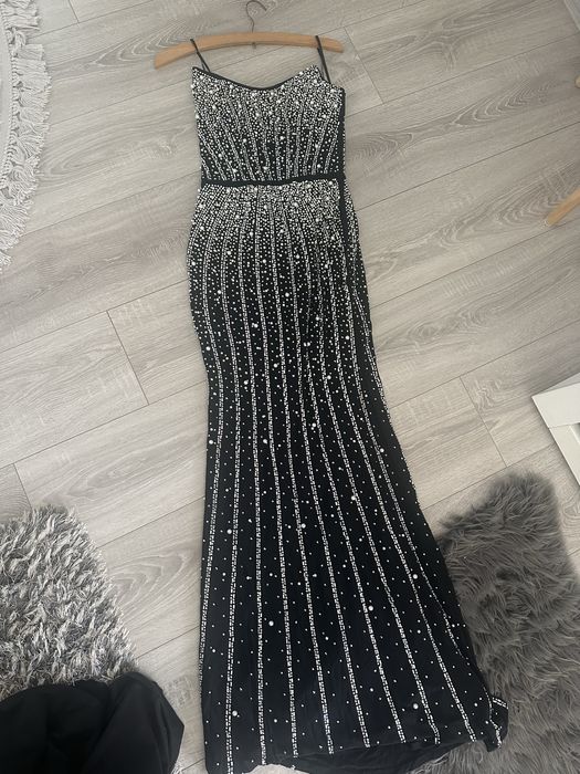 Rochie lungă elegantă cu pietricele strălucito