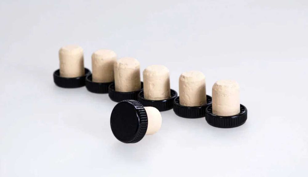 Стъклени бутилки тапи и кашони различни видове