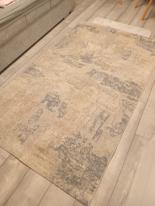 Vând covor model abstract