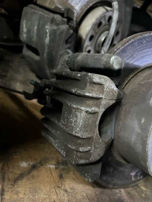 Суппорт Фольксваген Пасат Б5+ 2.3 V5