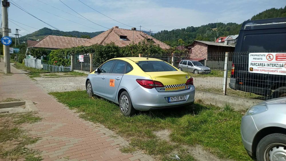 Vând Opel Astra Notchback
