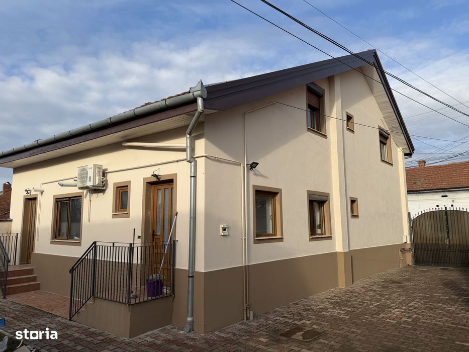 Complex rezidential 4 apartamente cu 3 cam zona centrala investitie, l