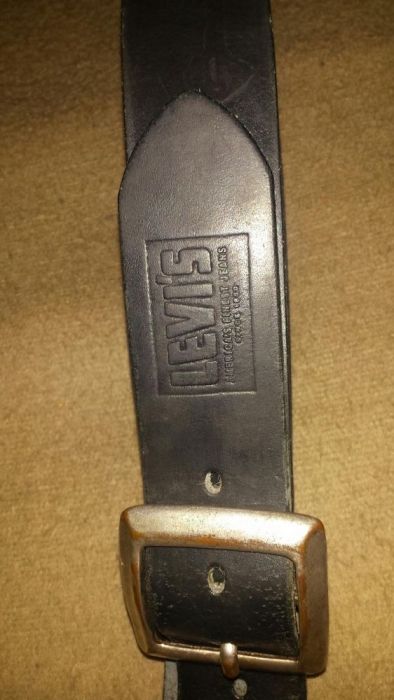 Blugi Versace cu curea piele Levis ,Trimit si in tara