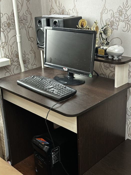 Компьютер со столом