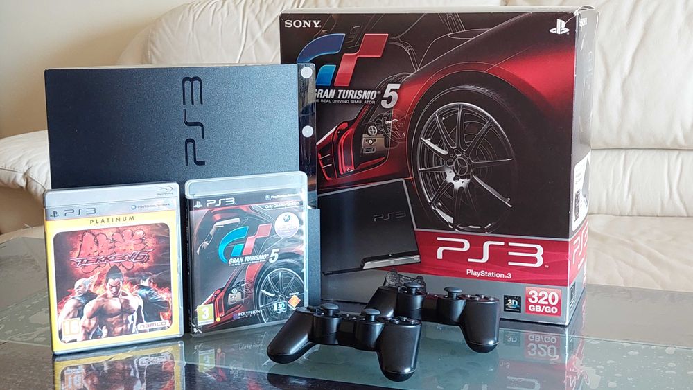 PlayStation 3 + два DualShock 3 и две игри