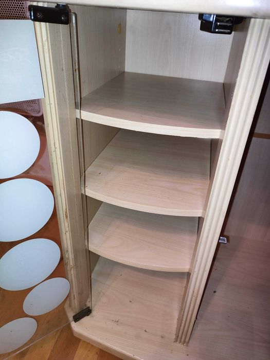 Продавам запазена TV-DVD-HiFi масичка + подарък