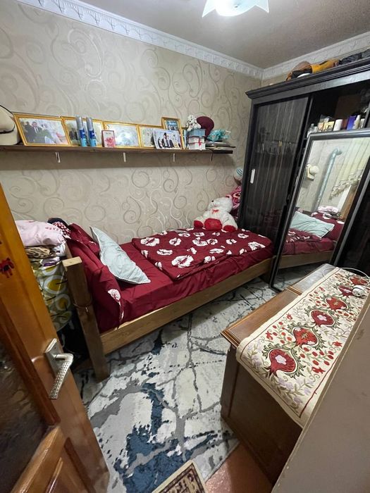 Ховли сотилади    .