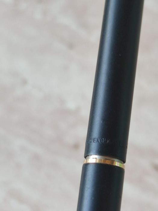 Pix Parker Insigna vintage made in England
