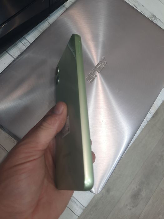 Продам телефон смартфон самсунг а05