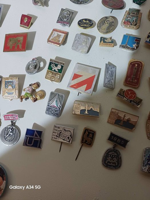 Лот значки всичко общо за 40лв