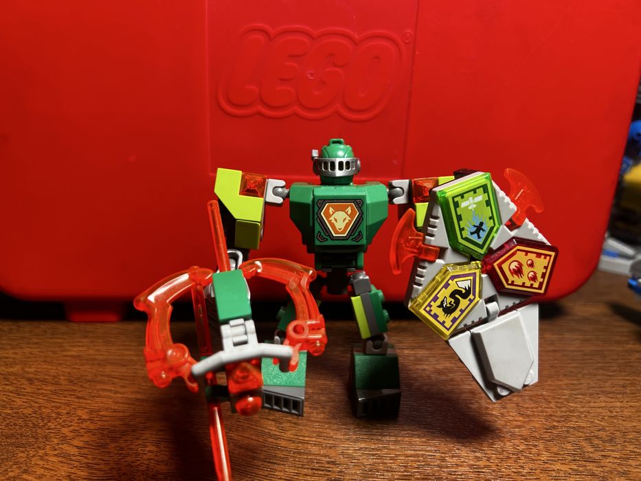 Lego Nexo Knights Aaron