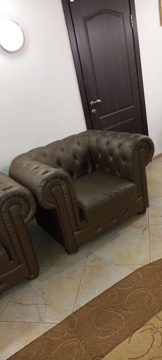 Продам кресла Честр
