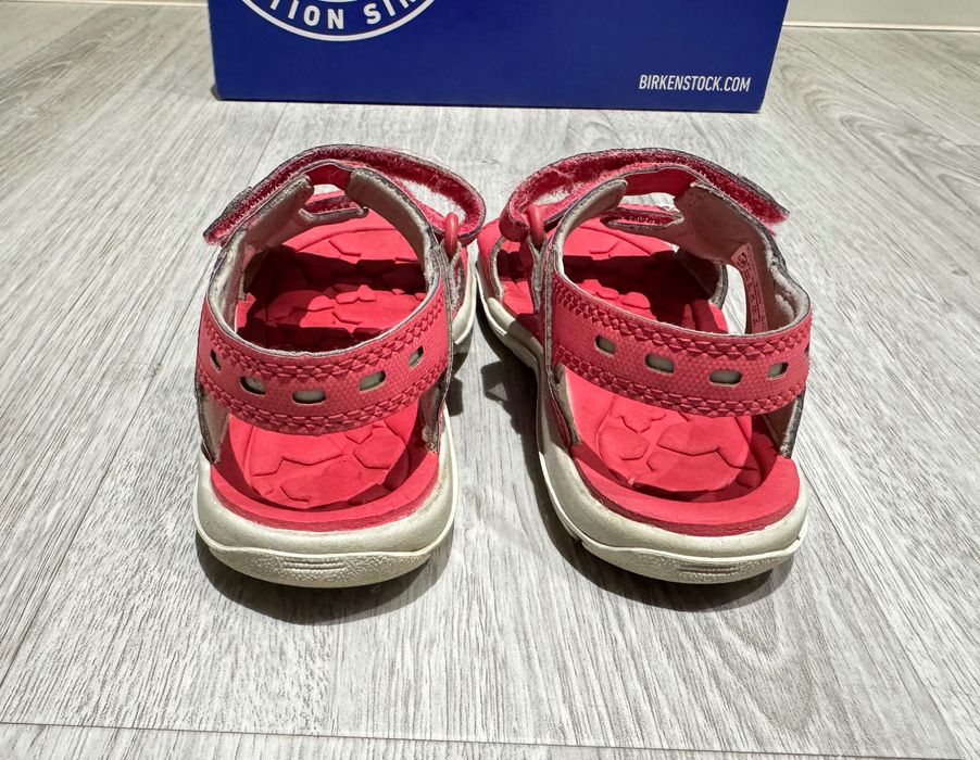 Босоножки в хорошем состоянии на 4 года