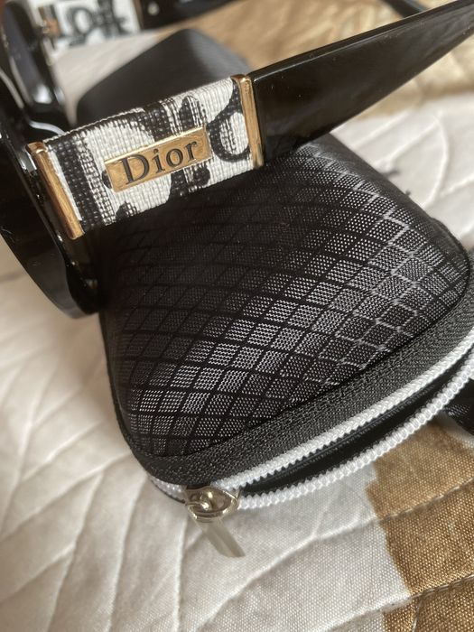 Ochelari noi Dior cu toc ai laveta sters