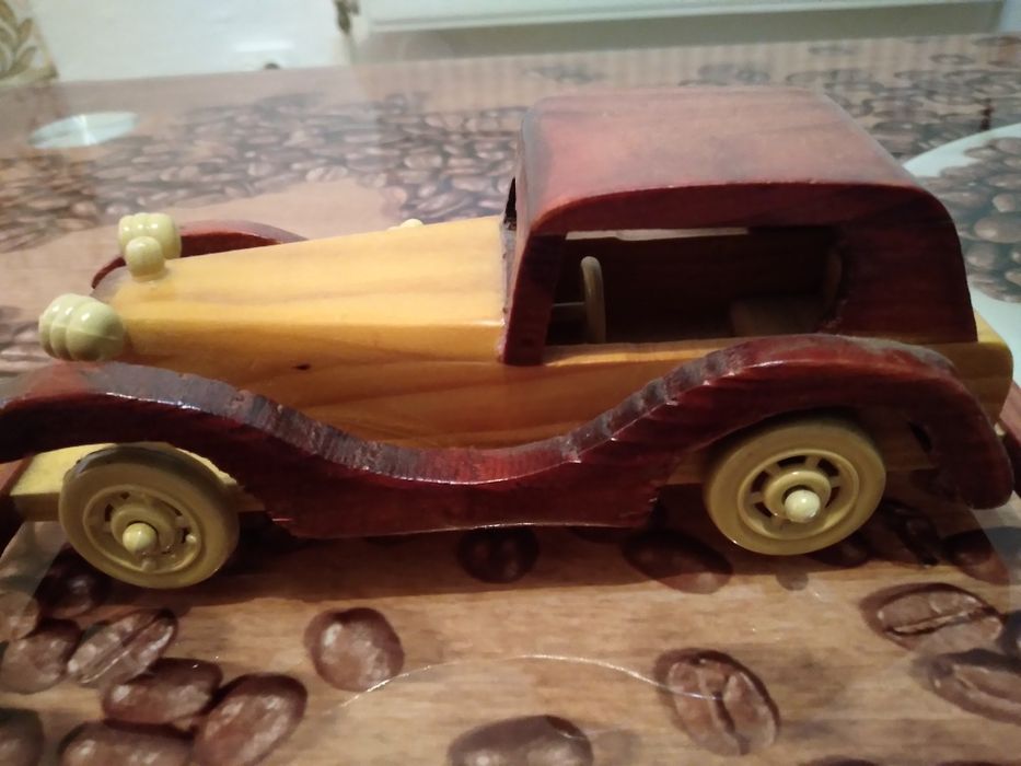 Machetă auto epocă realizată manual