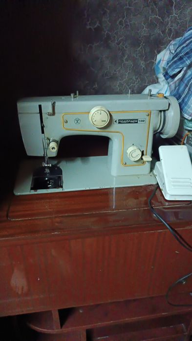 Швейная машинка продам
