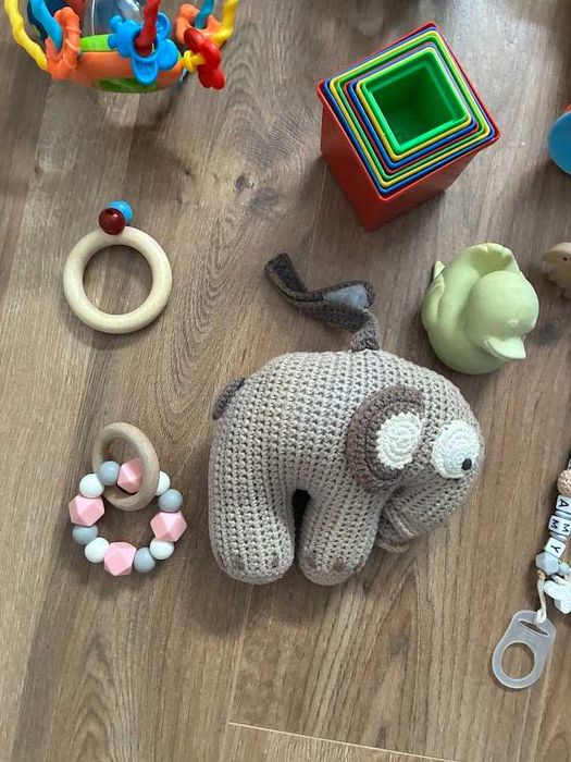 16 броя бебешки играчки