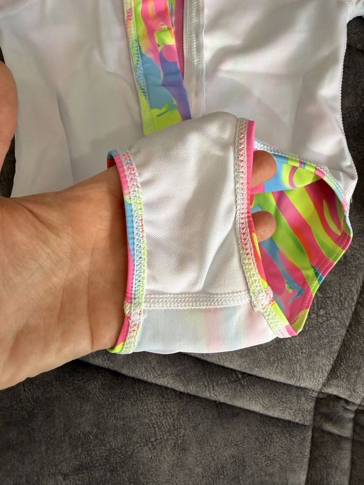 Купальник для девочки.  Яркий, красочный