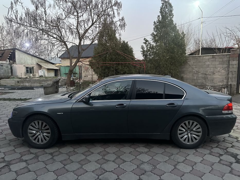 Продаю бмв е65 2003 года