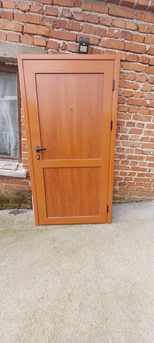 Алуминийева входна врата