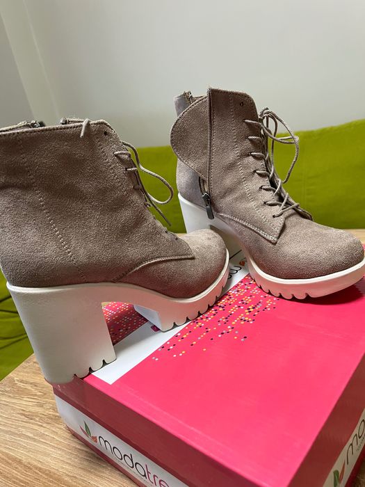 Дамски боти от естествен велур